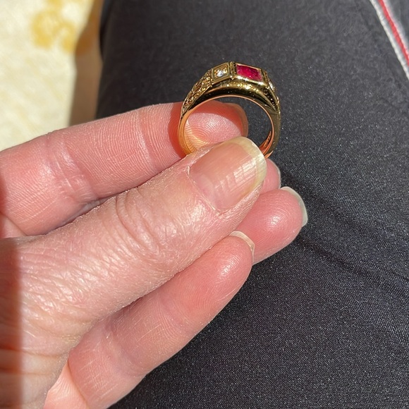 Vintage Avon 2002 men’s ruby and diamond in gold finish size size 9 - Picture 10 of 12